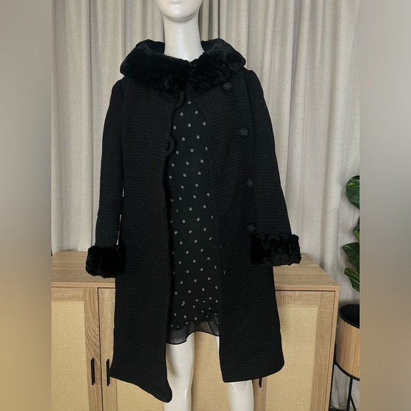 Vintage 1960's Textured Black Wool Coat with Faux Fur Collar and Cuffs - Picture 4 of 10